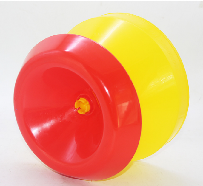 Weißer PP-Geflügelfutterautomat und automatischer Hühnertrinker und Futterspender 1